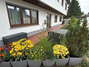 Outdoor dining - Cozy and quiet vacation apartment (approx. 88 sqm) in Pellingen near Trier (Pellingen)