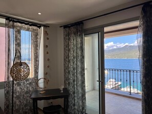 Apartment, Balcony, Sea View | Living area | TV - Cas'Antica (Propriano)