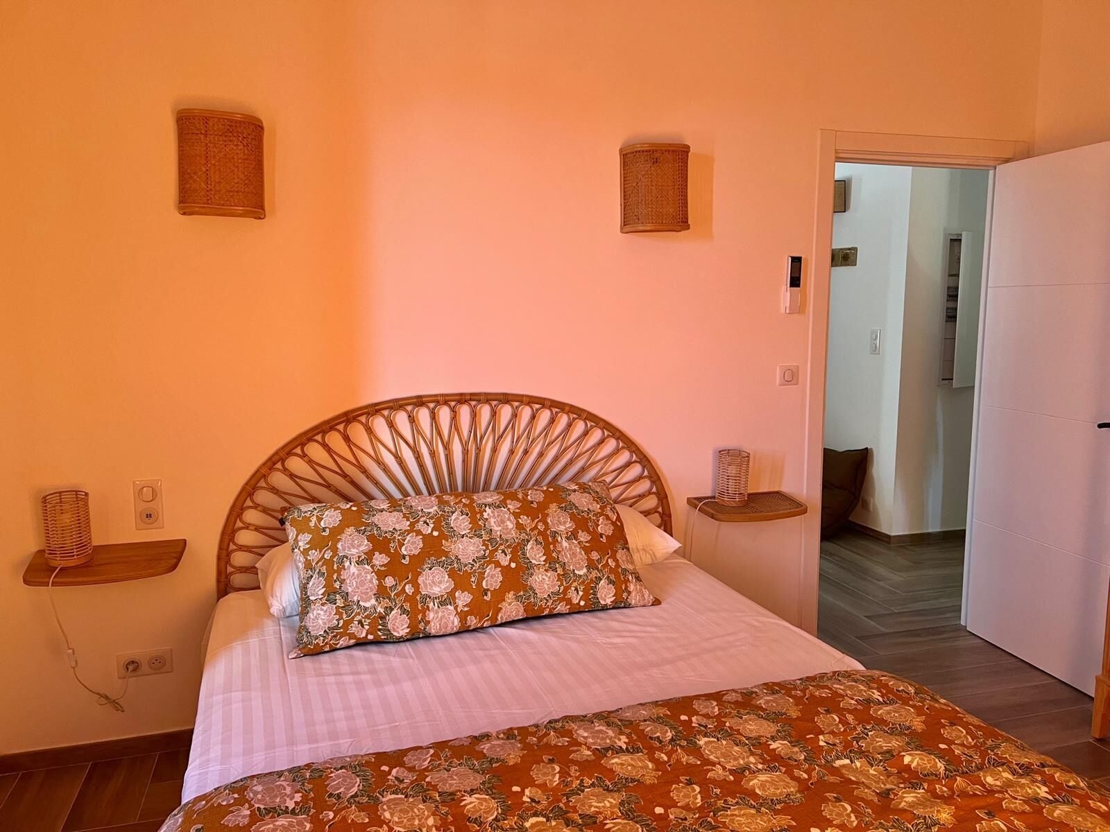 Apartment, Balcony, Sea View | Kalis bunyi, seterika/papan seterika, Wi-fi percuma, akses kerusi roda 