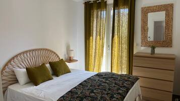 Apartment, Balcony, Sea View | Soundproofing, iron/ironing board, free WiFi, wheelchair access
