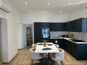 Apartment, Balcony, Sea View | Private kitchen - Cas'Antica (Propriano)