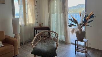 Appartement, balcon, vue mer | Coin séjour