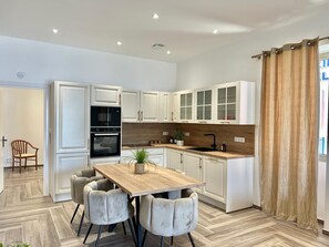 Apartment, Balcony, Sea View | Private kitchen