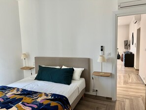 Huoneisto, parveke, merinäköala | Äänieristys, silitysrauta/-lauta, ilmainen Wi-Fi, pääsy pyörätuolilla