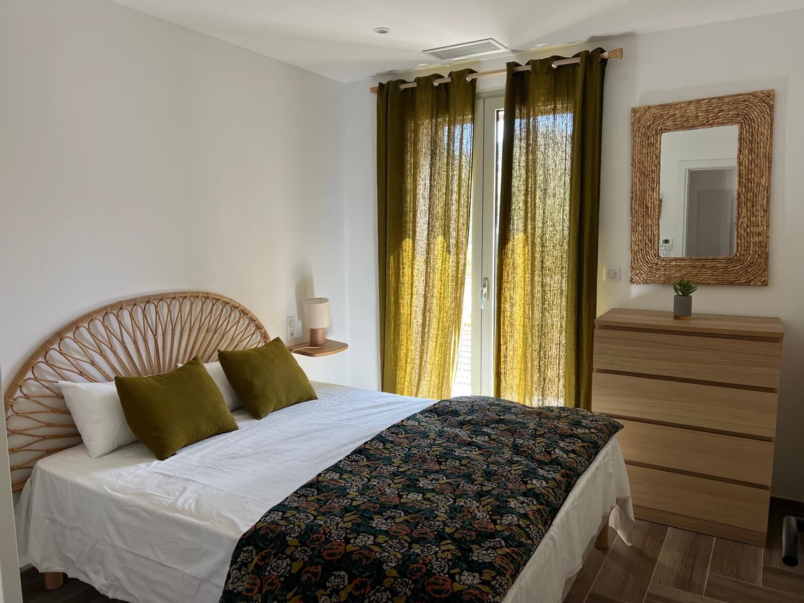 Appartement, balcon, vue mer | Chambres insonorisées, fer et planche à repasser, Wi-Fi gratuit