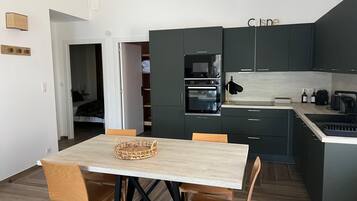 Apartemen, balkon, pemandangan laut | Dapur pribadi