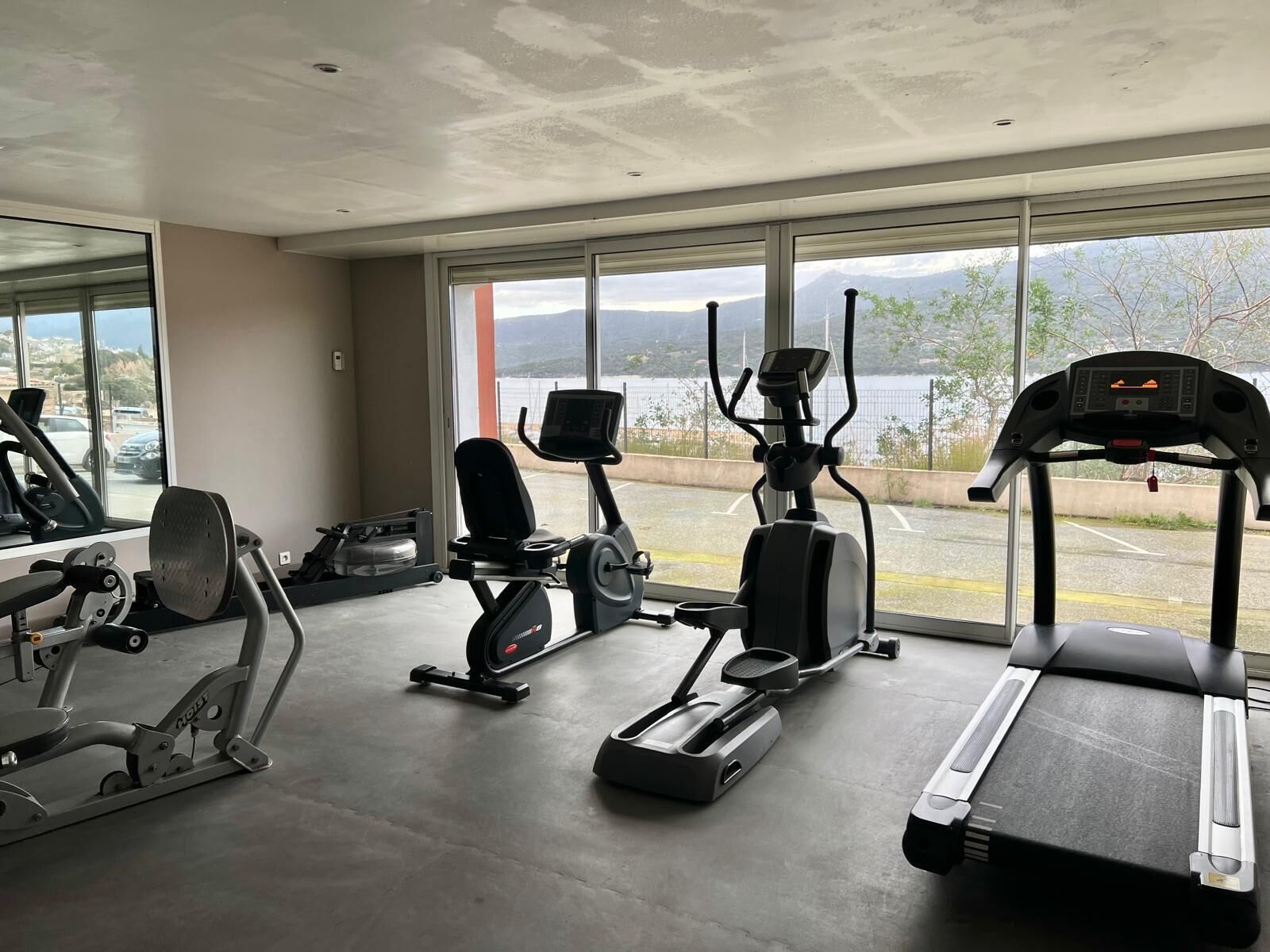 Hot tub, steam room, massages