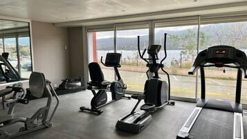 Hot tub, steam room, massages