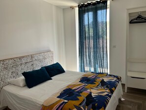 Kedap suara, setrika/meja setrika, dan Wi-Fi gratis