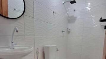 Suihku, pyyhkeet, saippua, vessapaperi