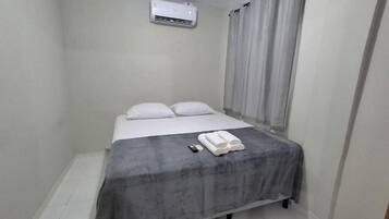 Silitysrauta/-lauta, Wi-Fi, vuodevaatteet