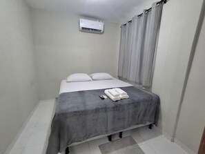 1 slaapkamer, een strijkplank/strijkijzer, wifi, beddengoed