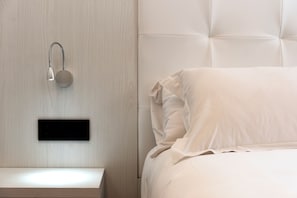 Quadruple Room | In-room safe, desk, laptop workspace, soundproofing - Chessa's Rooms (Rome)