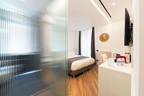 Habitación Deluxe doble | Caja fuerte, escritorio, espacio para trabajar con un portátil