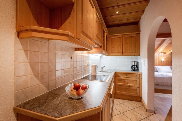 Kühlschrank, Ofen, Herdplatte, Geschirrspüler