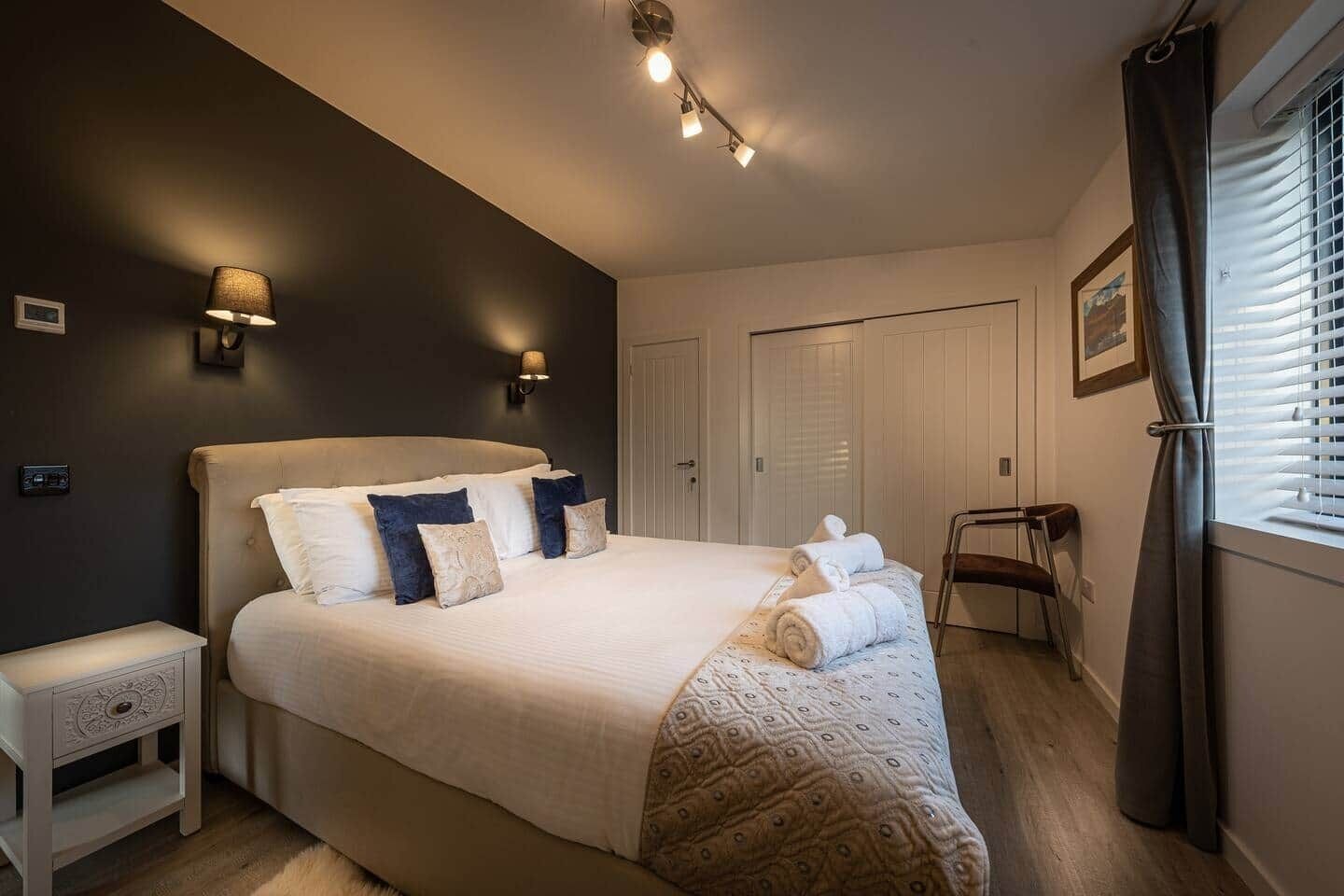 1 غرفة نوم ومكواة/لوح كي وواي فاي وملاءات أسرّة