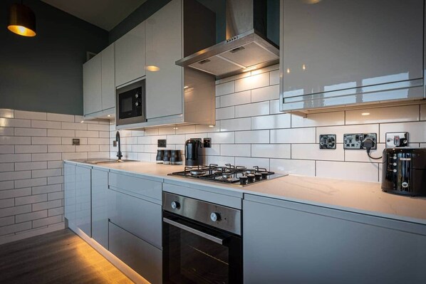 冰箱、微波炉、烤箱、洗碗机