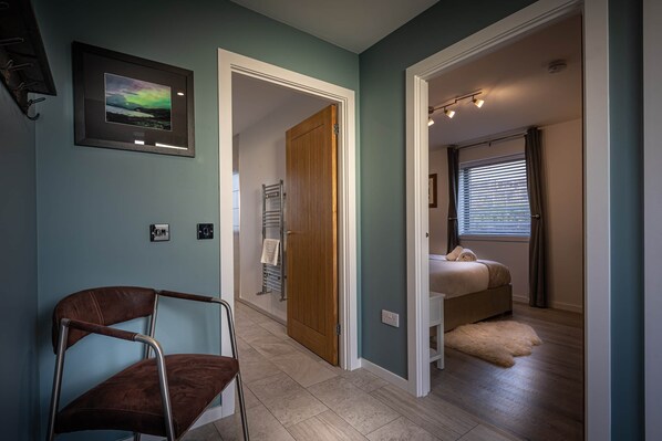 1 habitación, tabla de planchar con plancha, wifi y ropa de cama 