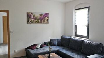 Smart TV, books, stereo