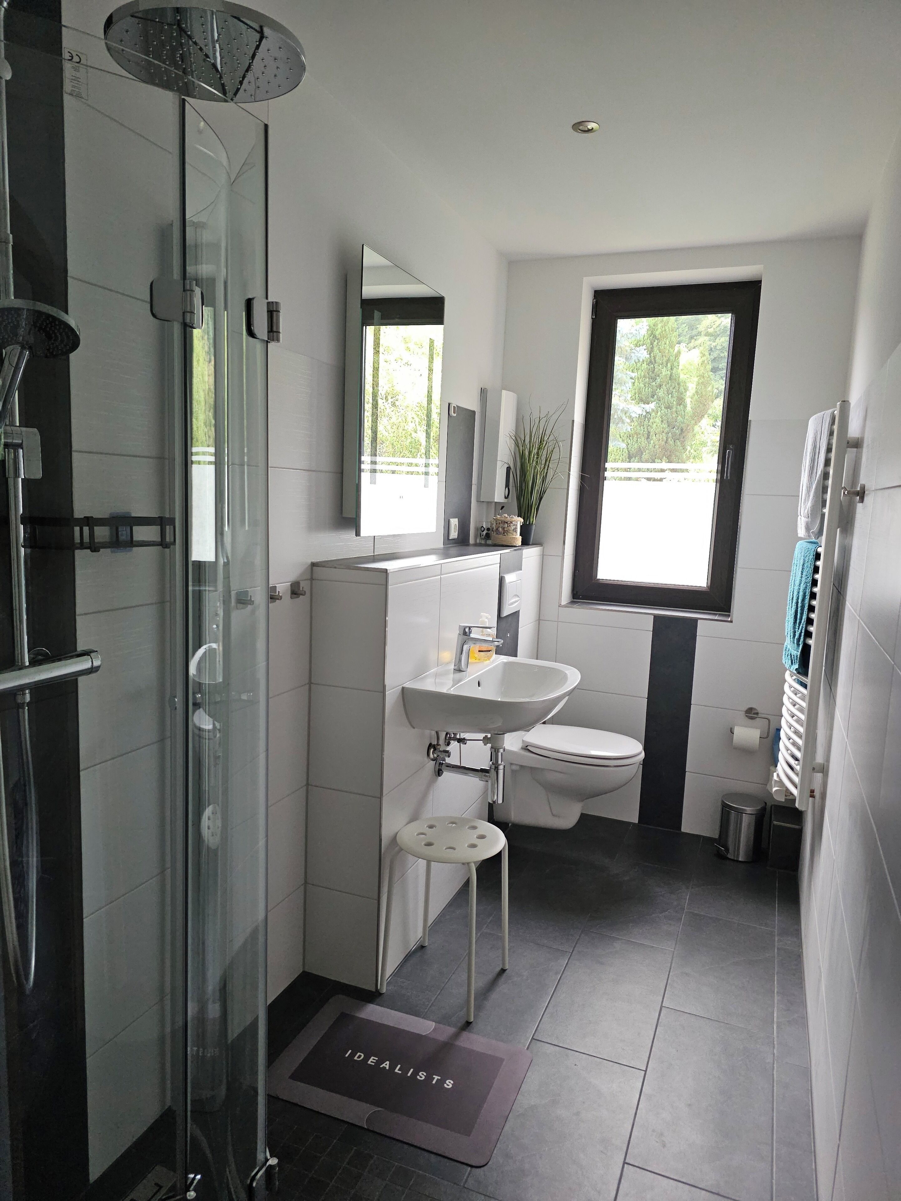 Dusche, Handtücher, Seife, Toilettenpapier