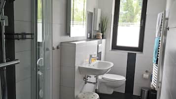 Dusche, Handtücher, Seife, Toilettenpapier