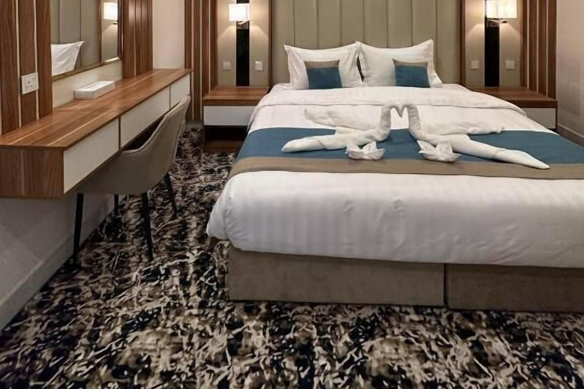 Caja fuerte, cortinas opacas, sistema de insonorización y wifi gratis