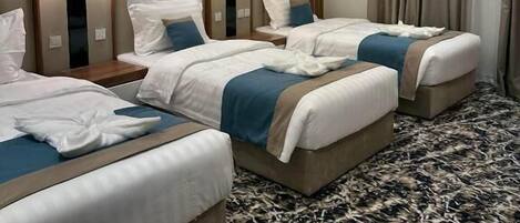 Family Suite | In-room safe, blackout drapes, soundproofing, free WiFi