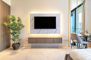 Een 55-inch ledtelevisie met digitale zenders