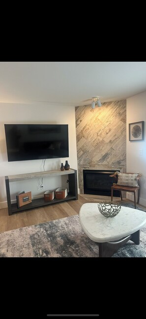 Interior - Fully-renovated 2BR condo in delightful Basalt (Basalt)