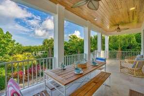 Unclassified image, 2 of 48, button