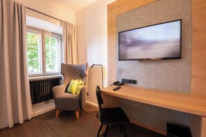 Classic Double Room | In-room safe, blackout drapes, soundproofing, free WiFi