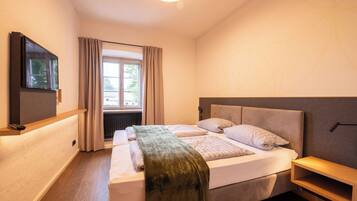 Comfort Triple Room | In-room safe, blackout drapes, soundproofing, free WiFi