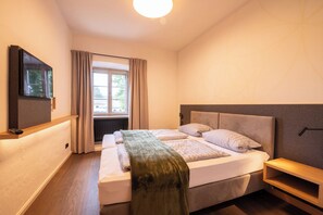 Comfort Triple Room | In-room safe, blackout drapes, soundproofing, free WiFi