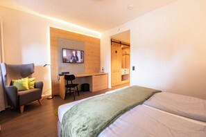 Classic Double Room | In-room safe, blackout drapes, soundproofing, free WiFi