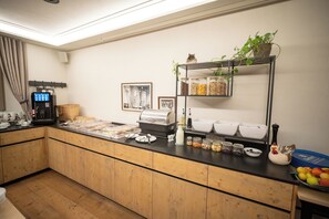 매일 뷔페 무료 아침 식사 포함