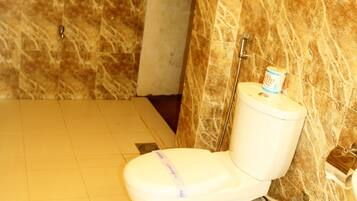 Standard Double or Twin Room, River View | Bathroom