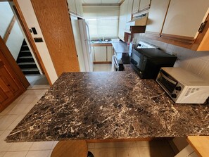 Mikrobølgeovn, ovn og kokeplater