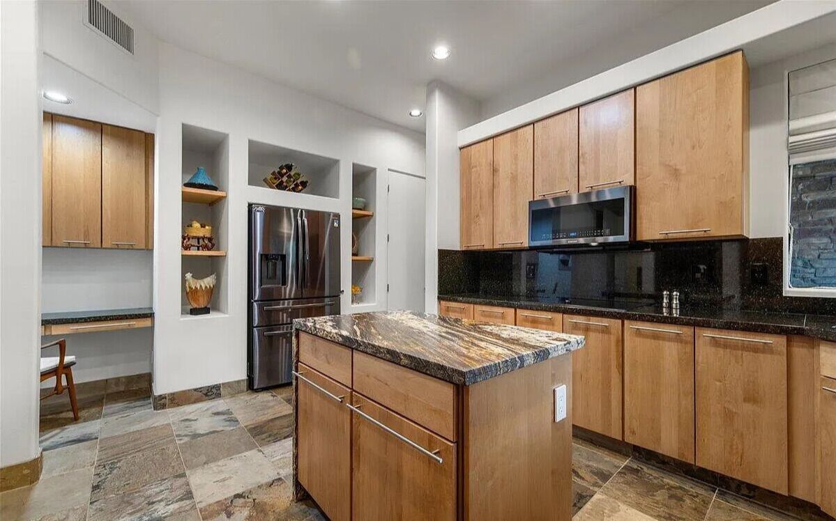 Microondas, horno, placa de cocina, lavavajillas