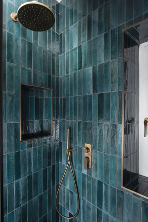 Appartement Deluxe, 1 très grand lit et 1 canapé-lit, non-fumeur, cuisine | Salle de bain