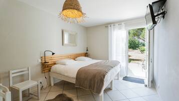 5 bedrooms, iron/ironing board, free WiFi, wheelchair access
