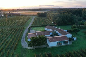 المنشأة من الخارج