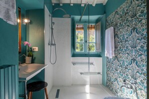 Shower, free toiletries, hair dryer, bidet - Case Novole 10, Emma Villas (Arezzo)