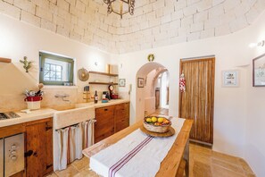 Coffee/tea maker, fridge, microwave, oven - Trullo Magnifico 8, Emma Villas (Ostuni)