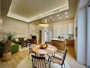 Dining - Azahar - Beautiful 1-Bedroom apartment with private patio in Seville’s Old Town. (Sevilla)