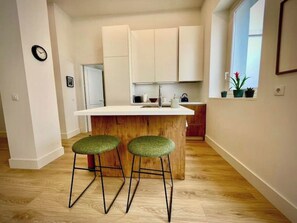 Interior - Azahar - Beautiful 1-Bedroom apartment with private patio in Seville’s Old Town. (Sevilla)