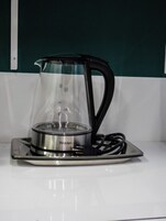 Refrigerador, microondas, tetera/pava eléctrica