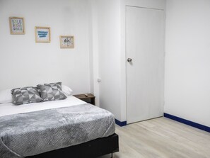 مكتب ومساحة عمل للكمبيوتر المحمول وواي فاي مجانًا