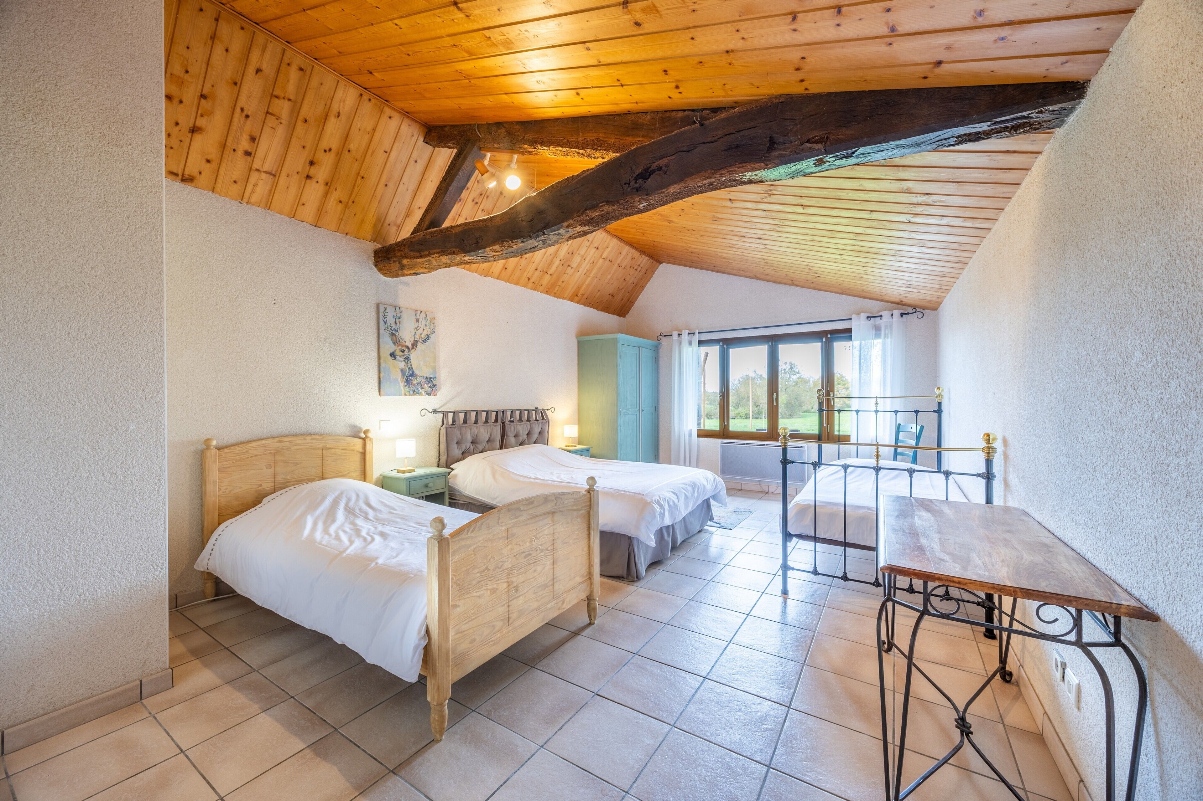 2 chambres, fer et planche à repasser, Wi-Fi, draps fournis