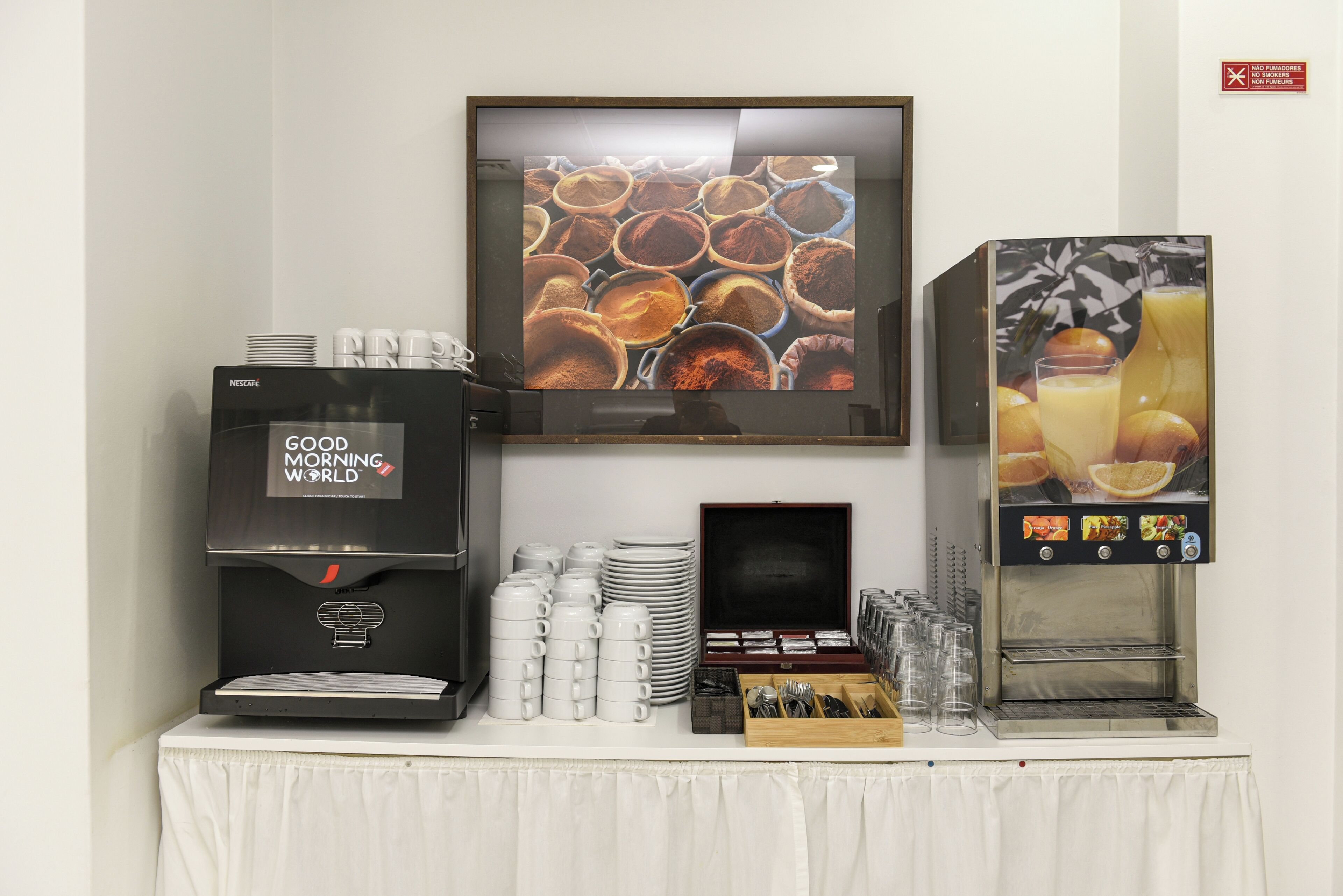 Desayuno buffet (EUR 9.00 por persona) 