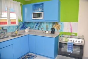 Apartment, 3 Bedrooms, Patio, City View | Interior